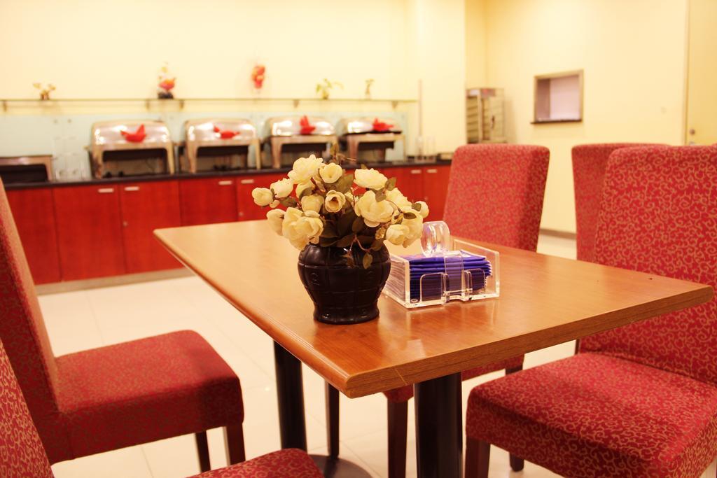Hanting Hotel Beijing Capital Airport Шуньи Экстерьер фото